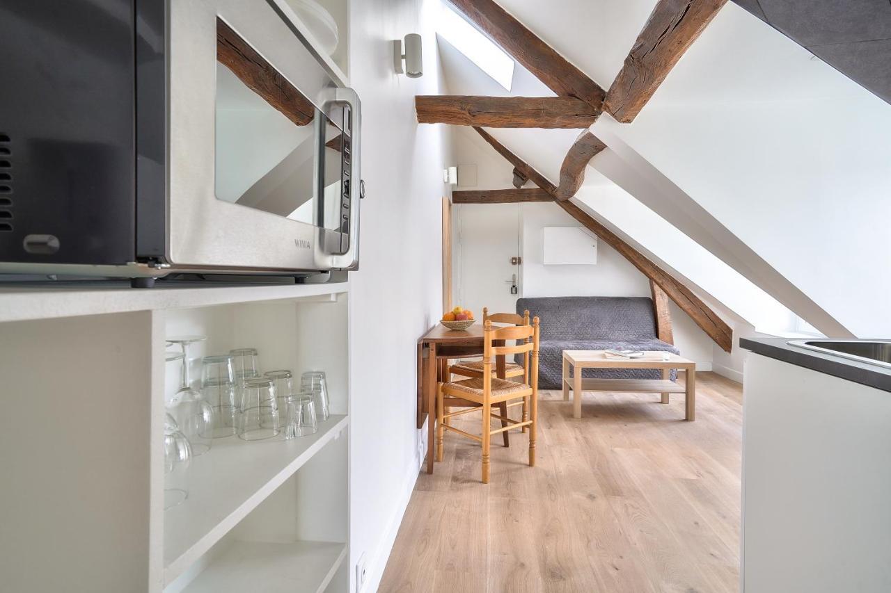 Charming 1 Bedroom In The Heart Of Appartement Parijs